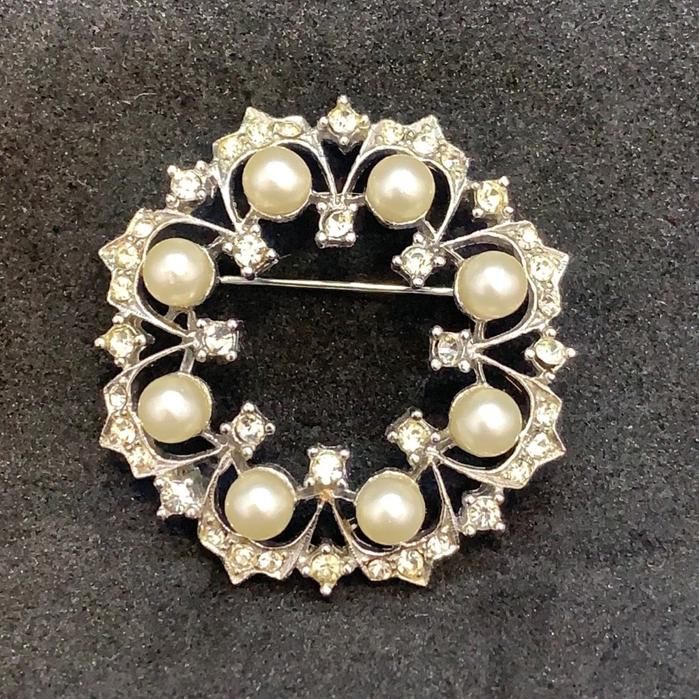 Silver-tone, vintage Crystal and Pearl Brooch